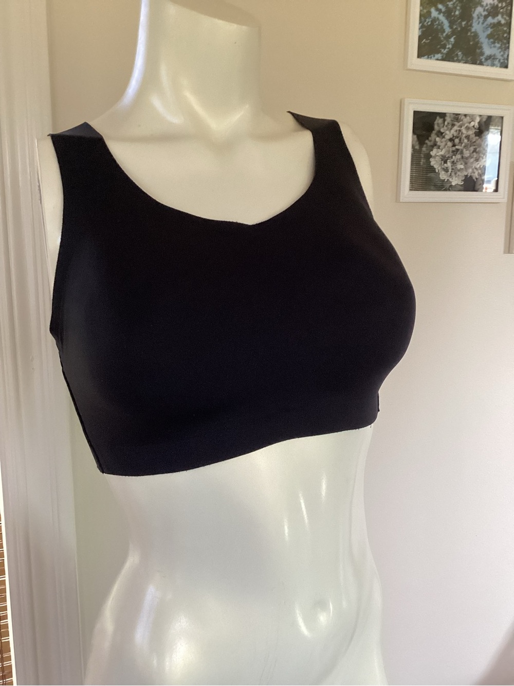 Lululemon Athletica Sports Bra. See photo for flaw.🌹 - Picture 2 of 11